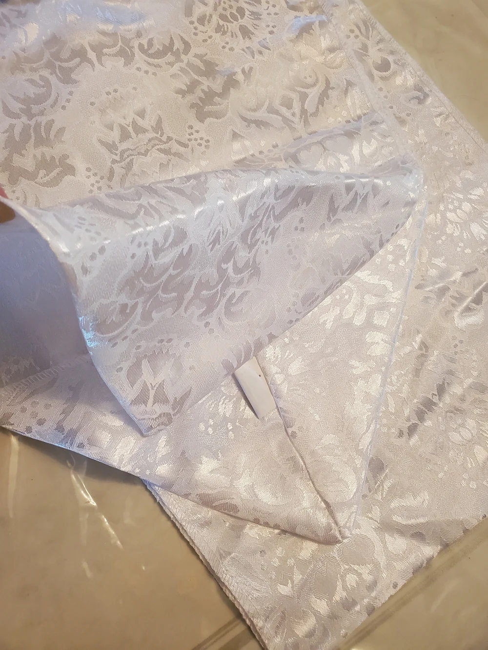 Home Collection White Jacquard Floral Table Runner